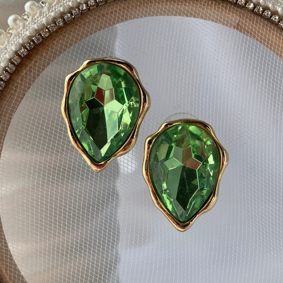 Vintage Jewelry - Vintage Green Teardrop Stud Pierced Earrings